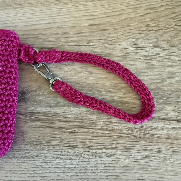 The Sak Originals Pink Crochet Wristlet Bag Handmade Boho Knit Purse NWOT - Picture 4 of 9